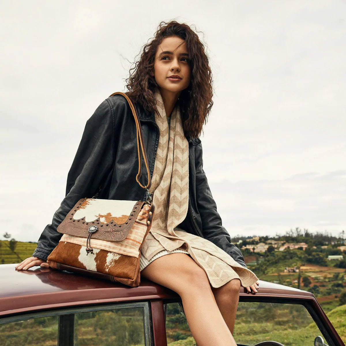 Rosa Pompadour Shoulder Bag