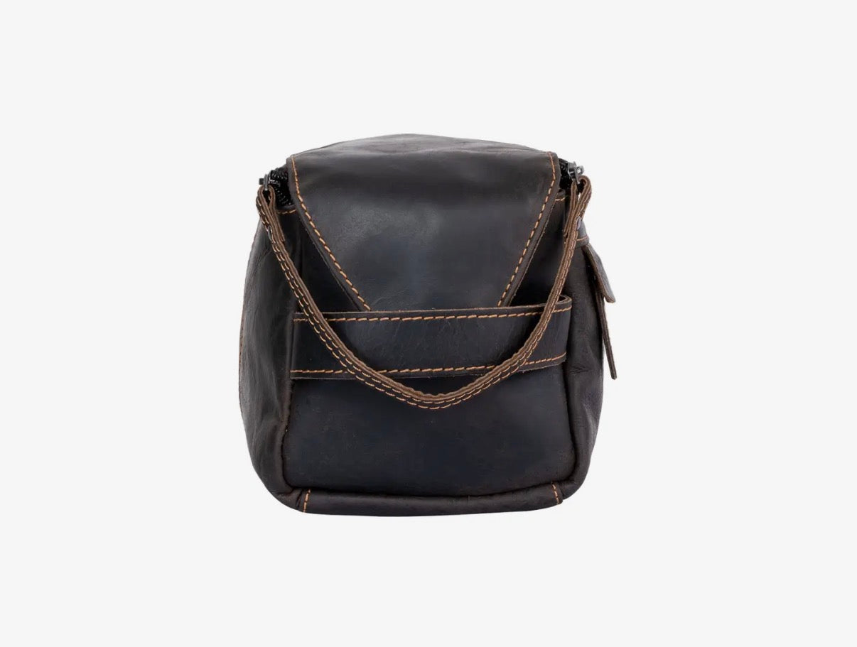 The Darwin Leather Washbag